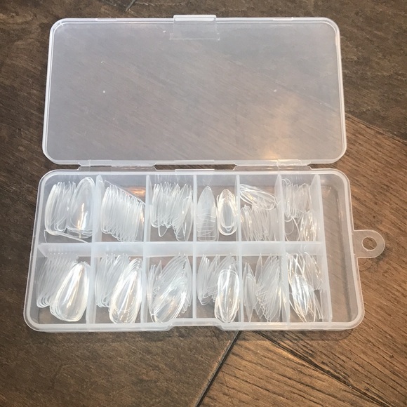 Clear Fake Press On Nails - Picture 2 of 3